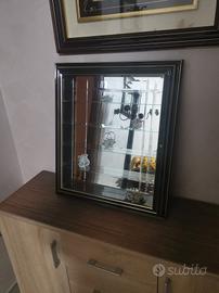 Bacheca in legno nero e vetro 