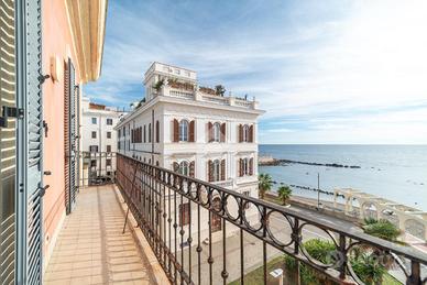 2 LOCALI A CIVITAVECCHIA
