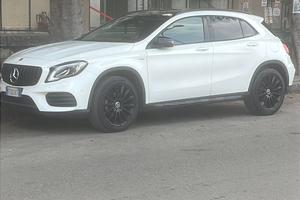 MERCEDES GLA200D