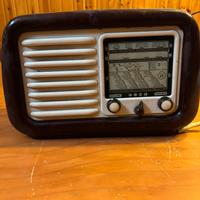 Radio vintage in legno anni 50