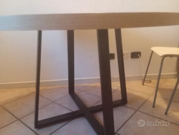 tavolo rotondo in legno 