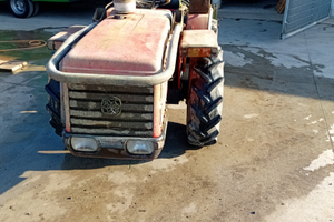 Trattore completo di attrezzature