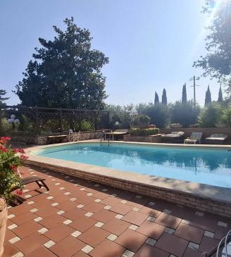 VILLA CON PISCINA DEPENDANCE E GIARDINO DI 6000 Mq