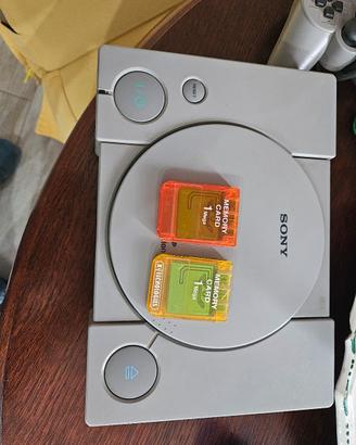 PS1 con joystick e memory card