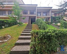 Villetta di 3 piani con giardino privato e garage