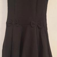 Vestito nero con fiocchi