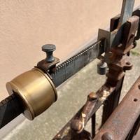 Bilancia Bassacuna antica in ferro e legno