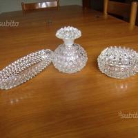 Tris da toeletta in vetro bugnato