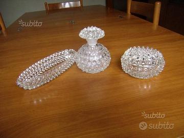 Tris da toeletta in vetro bugnato