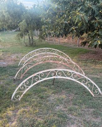 Archi in ferro battuto per roseto, giardino