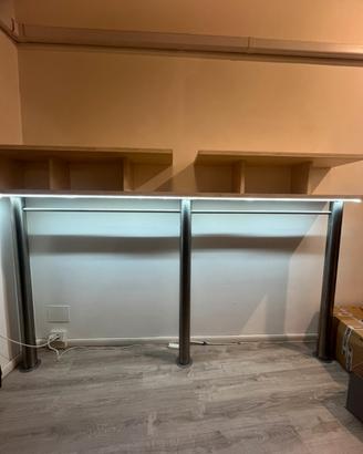 Scaffale per negozio