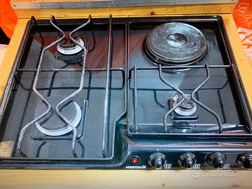 Piatto fornelli con piastra