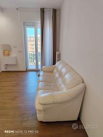 Divano 4 posti in pelle bianco