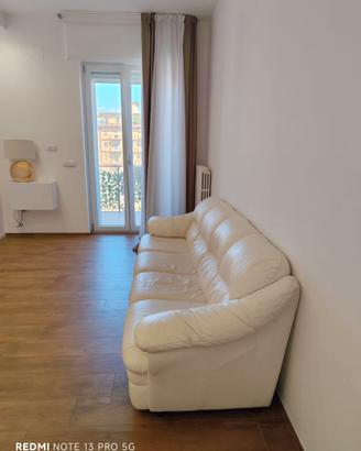 Divano 4 posti in pelle bianco