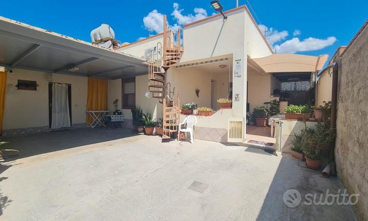 Triscina casa indipendente con veranda esterna