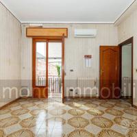 Casa singola con 2 terrazze e cortile a Riposto