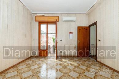 Casa singola con 2 terrazze e cortile a Riposto
