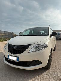 Lancia Ypsilon 1.0 FireFly Mild-Hybrid
