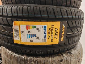 gomme 225/35 20