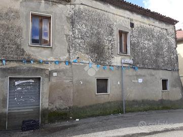 CASA SEMINDIPENDENTE A MONTESARCHIO