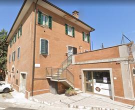 Locale commerciale uso ufficio con terrazza