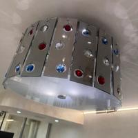 Lampadario con specchi e pietre di cristallo