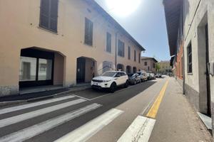 NEGOZIO A CUGGIONO