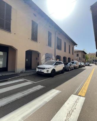 NEGOZIO A CUGGIONO