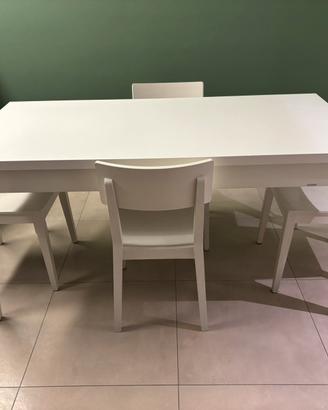 Tavolo e 4 sedie Scavolini