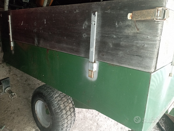 Carrello con gancio per trattore