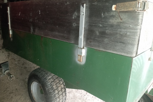 Carrello con gancio per trattore