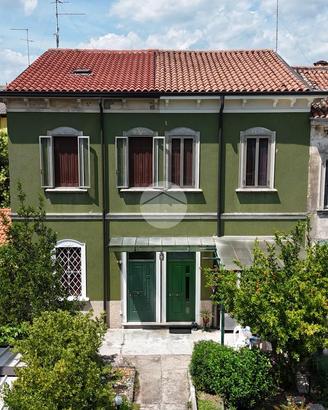 PORZIONE DI BIFAMILIARE A VERONA