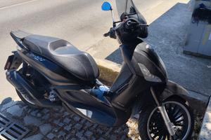 Beverly 300 i.e. Police ABS/ASR