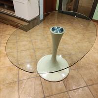 Tavolo ovale in vetro