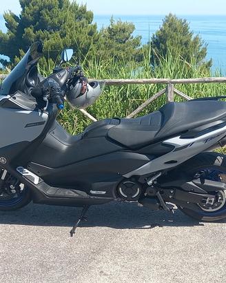Yamaha T-max 560