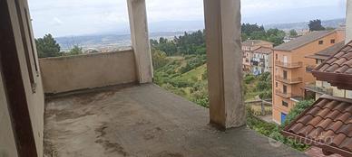 Roggiano Gravina - Ampio appartamento da finire