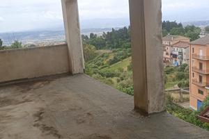 Roggiano Gravina - Ampio appartamento da finire