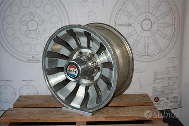 JEEP WAGONEER CERCHI ORIGINALI 7x15 con coppe
