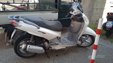 Scooter Peugeot LXR 125