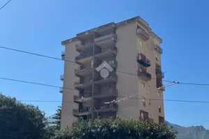 4 LOCALI A PALERMO