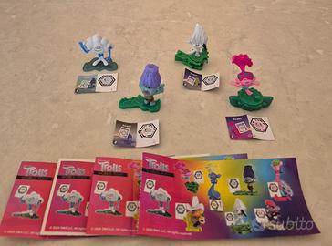 Kinder 4 personaggi serie Trolls 2020 con cartine