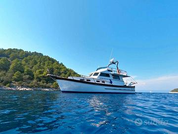 Barca in legno per amanti del mare