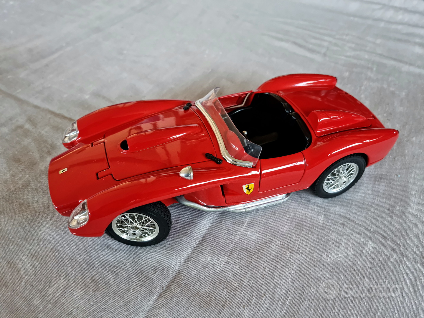Burago Ferrari 250 Testarossa 1:18 - Collezionismo In vendita a Padova