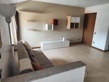 Oleggio trilocale con terrazzo