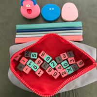 Astuccio con gomme e matite