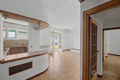 Appartamento di 100 m² con 3 locali e posto auto a