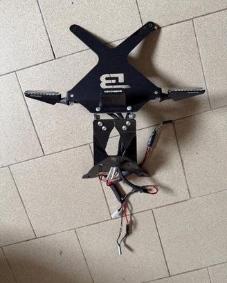 Portatarga Barracuda con frecce LED – Suzuki SV650