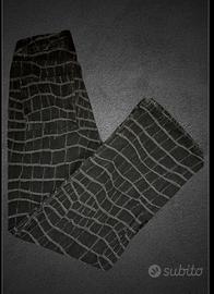 Jeans com cuciture pitonato