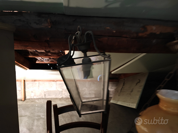 Antico lampadario in vetro