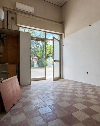 NEGOZIO A BOLOGNA